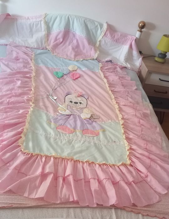 COLCHA para CAMA de BEBÉ,CRIANÇA Com bonito padrão. Quarto criança.