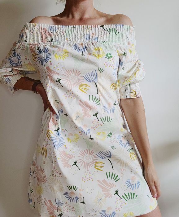 Piękna biała sukienka w kwiaty odkryte ramiona boho Zara