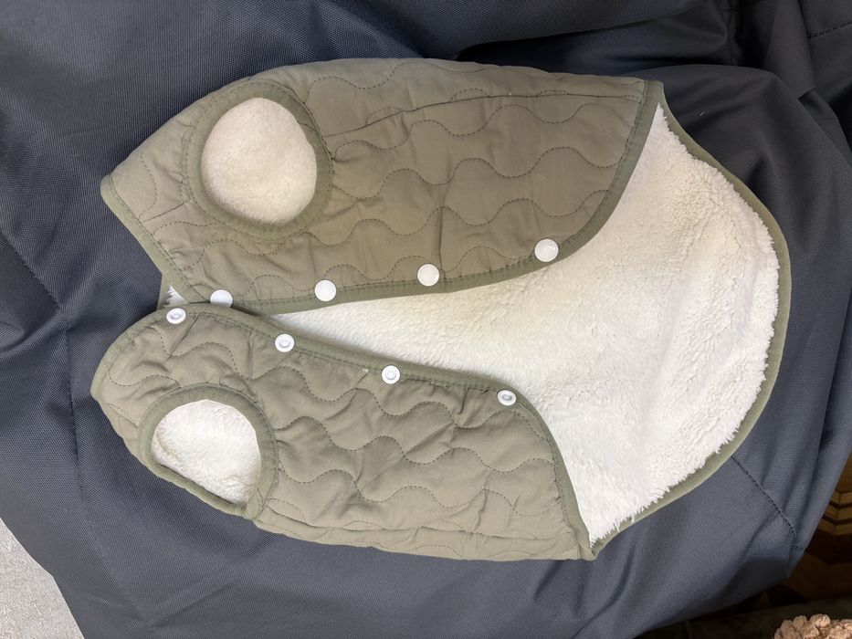 Одяг для собак (жилетка)