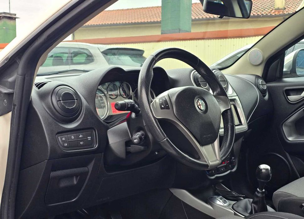 Alfa romeo mito 1.3 jtdm 85cv distintivo