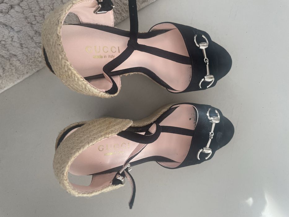 Sandaly na koturnie Gucci