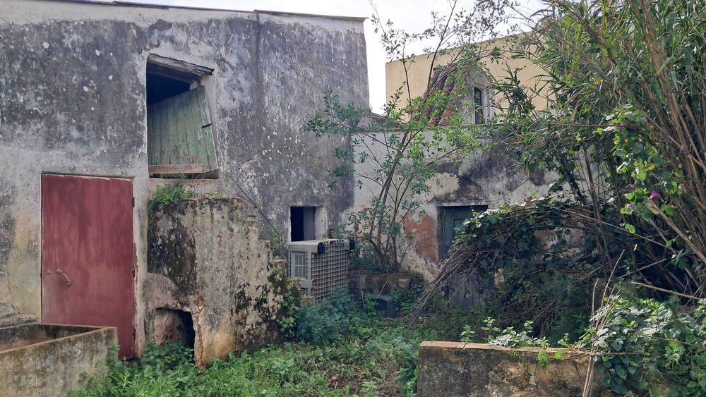Quintinha com casa em ruínas para reconstrução – Quelfes, Olhão