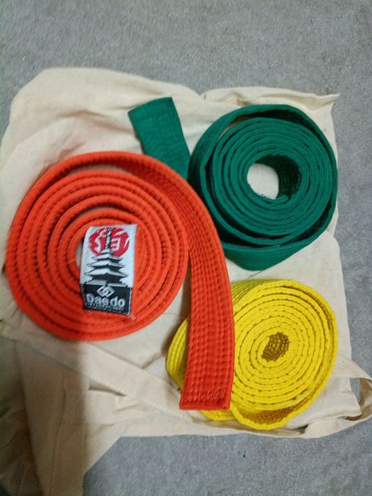 Cinturões de judo e aikido cada 1€
