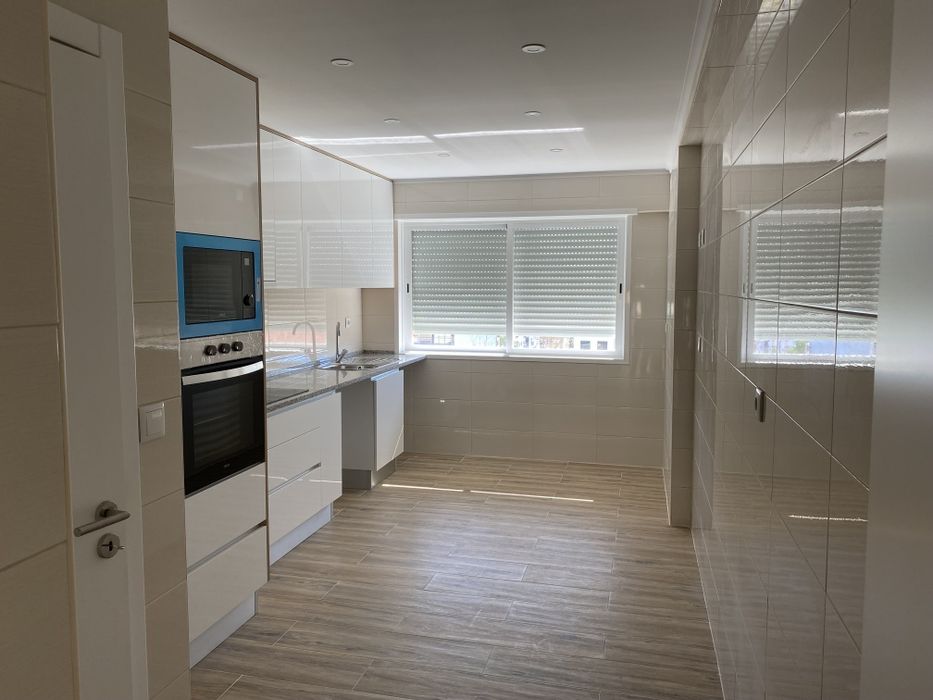 T2 em Massamá totalmente remodelado para arrendamento