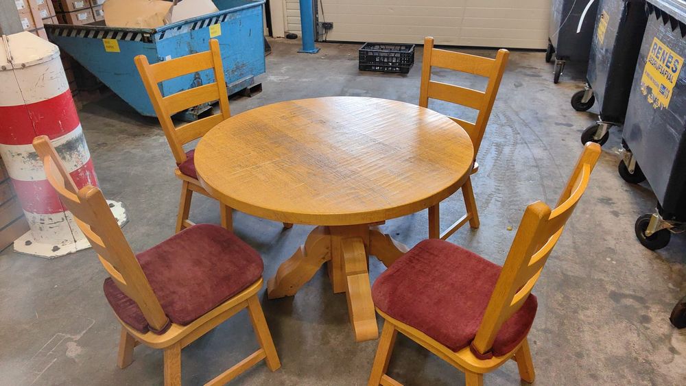 Stół dębowy i 4 krzesła