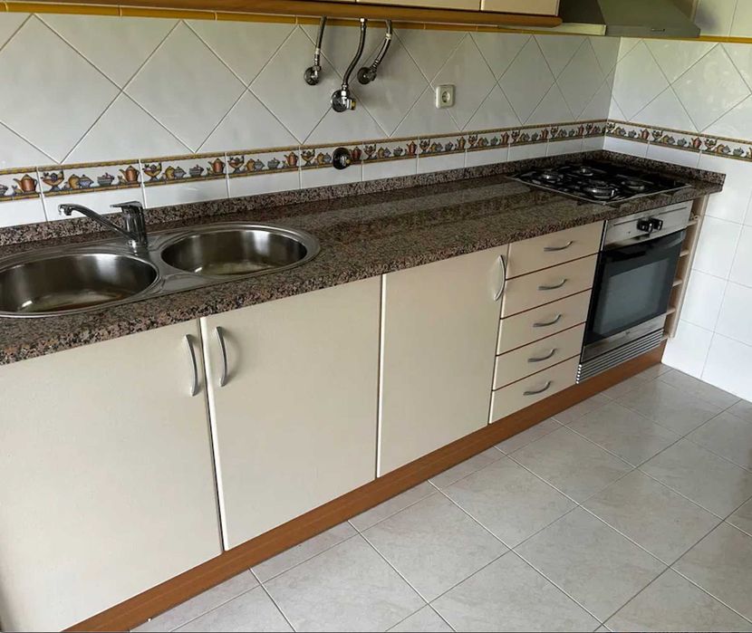 Móveis de Cozinha Creme com Puxadores Alumínio Conjunto Incompleto --> Apenas 150€