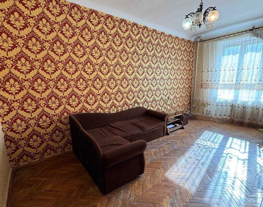 Двокімнатна “сталінка” біля Парку Шевченка