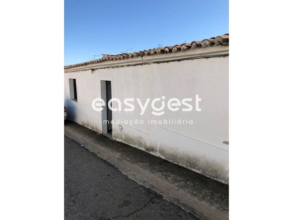 Moradia V5 localizada na típica aldeia alentejana de Selmes