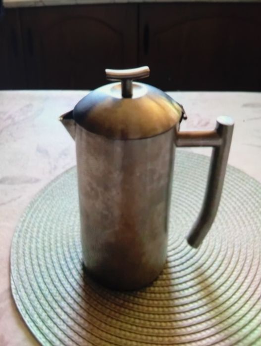Jarra de café e chaleira em aço inox