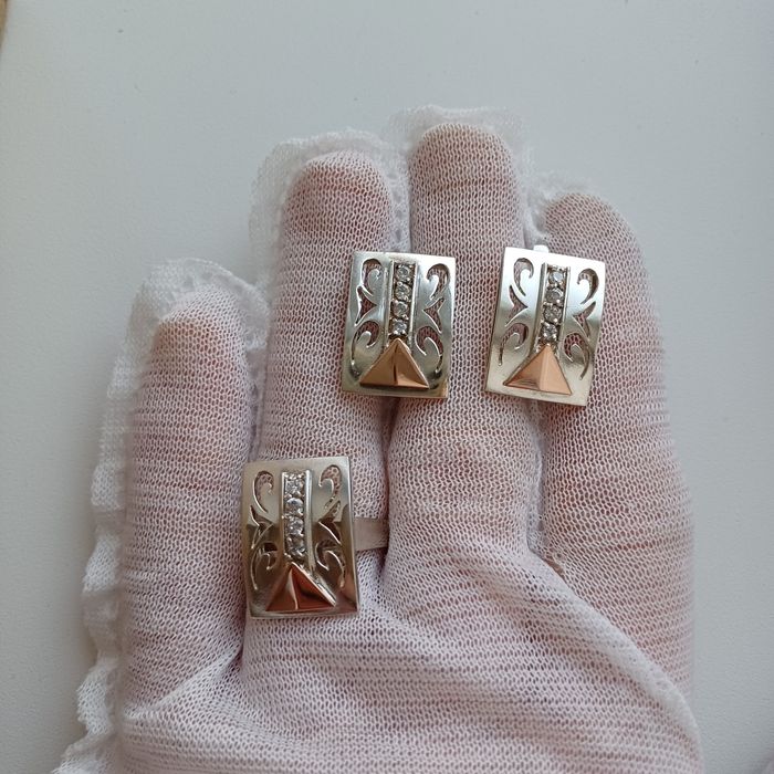 Продаю особисті  прикраси. Набір срібло зі золотими вставками.