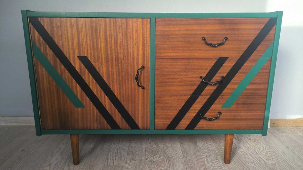 Kontrastowa, stylizowana komoda