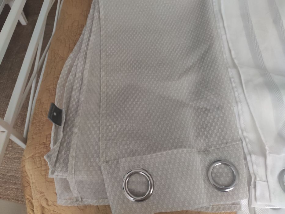 Curtain pair, in red, silver, and white colors, the pair64739568935299123