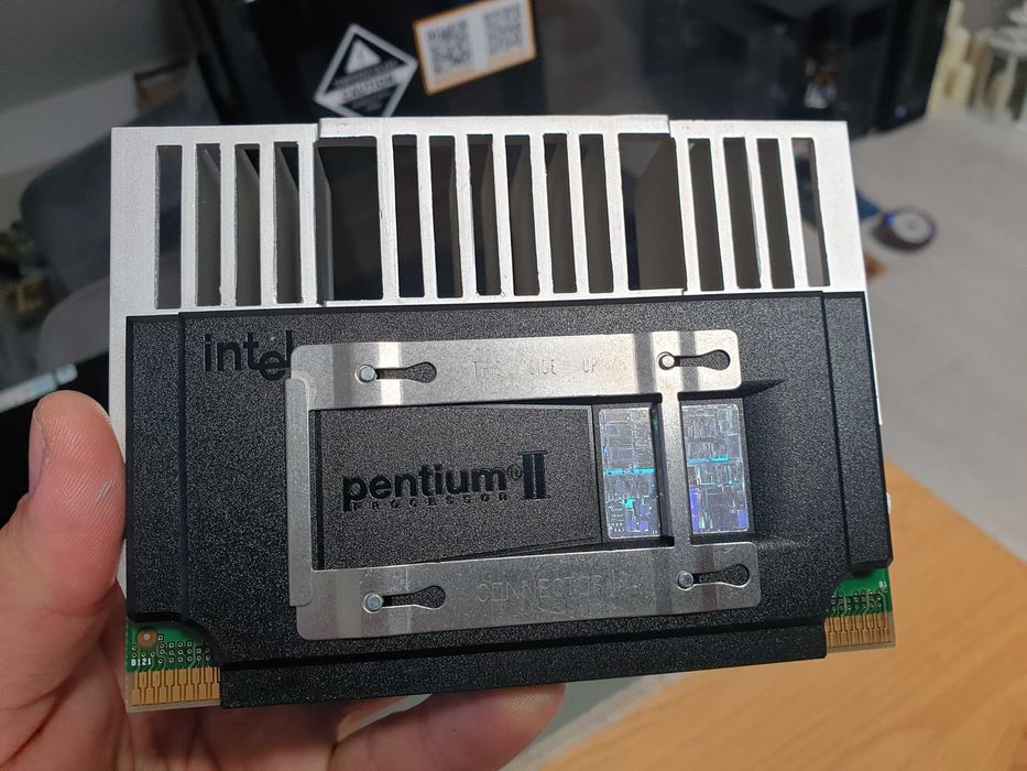 INTEL PENTIUM II SL357 400MHz 400/512/100/2.0V SLOT1 L2 512KB