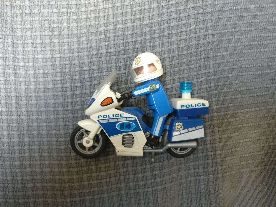 Playmobil policjant na motocyklu
