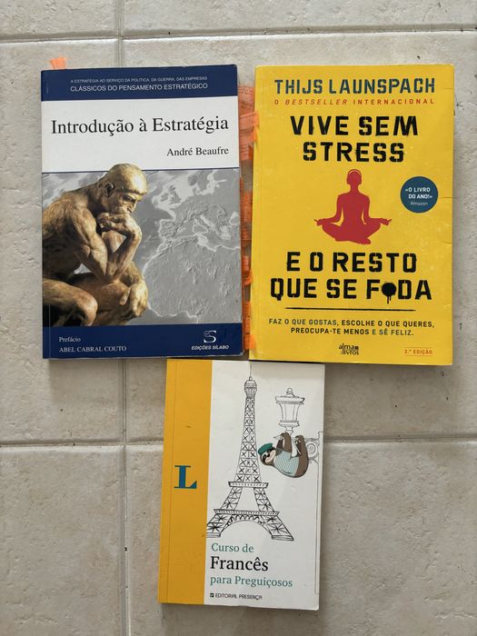 Livros e jogos de crianca