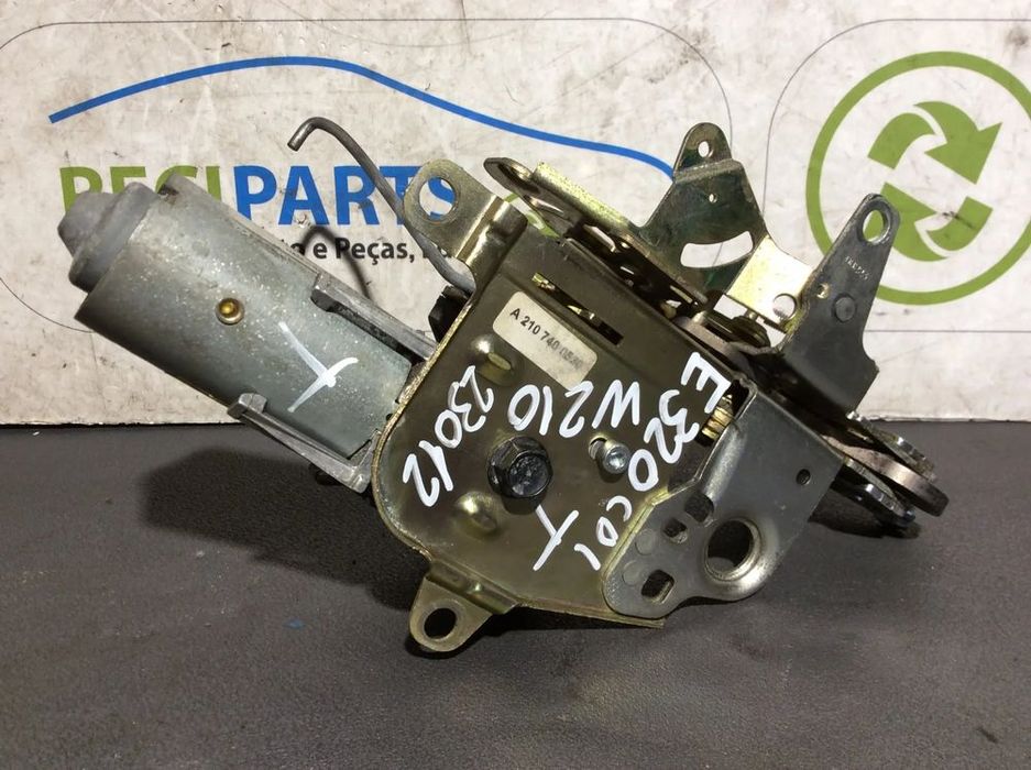 Fecho da Mala Mercedes E 320 CDi 197cv W210 ano 1996 a 2003  A21074005