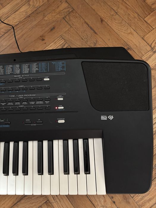 Roland E-56 intelligent synthesizer keyboard