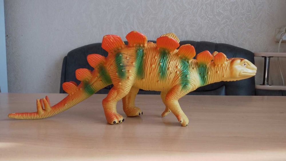 Динозавр - іграшка.