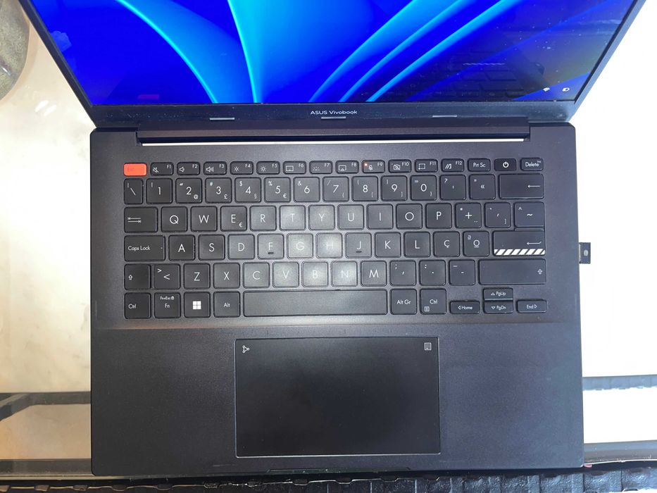 ASUS VivoBook 14 — Ryzen 7, 16GB RAM, 1TB SSD, Ecrã OLED