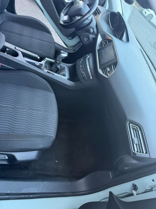 Peugeot 308 1.2 puretech ano 2016 em excelente estado geral  com apena 178 mil km