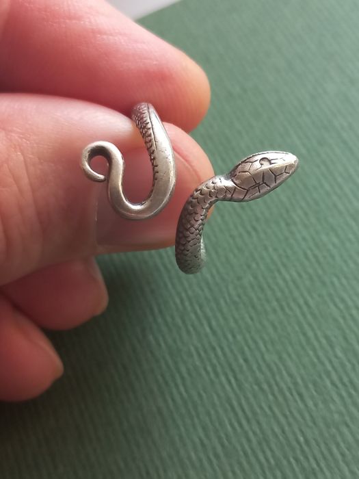 Pierścionek w kształcie węża, żmii - srebro próby 0.900