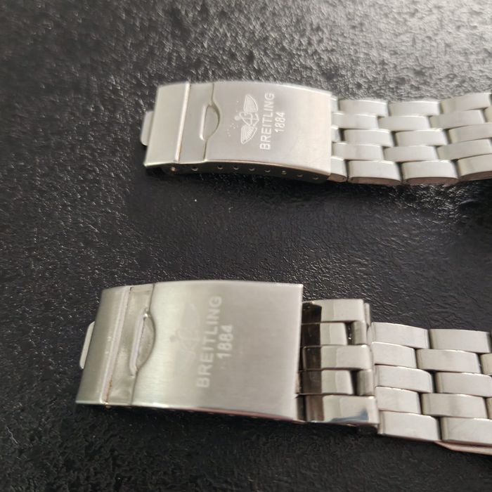 Dwie repliki zegarków Breitling uszkodzone