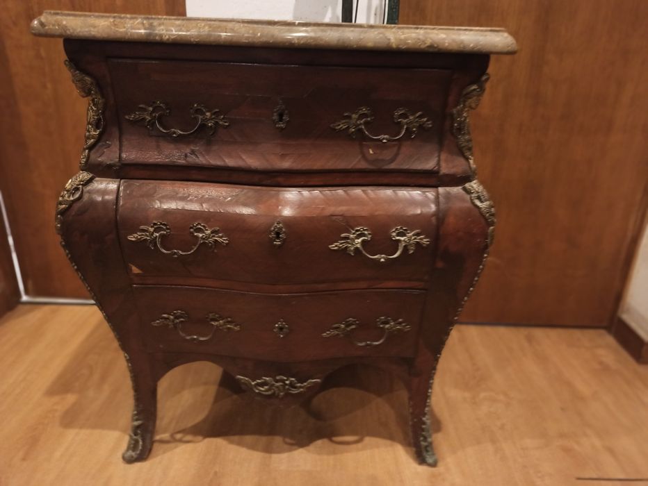 Comada estilo luis xv