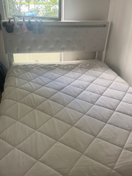 Cama com baú de arrumação