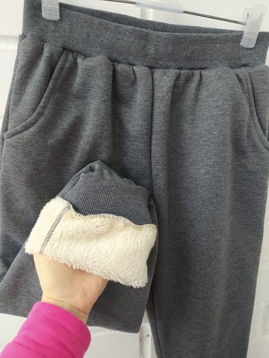 Теплі утеплені спортивні штани на хутрі теплые спортивные штаны зима