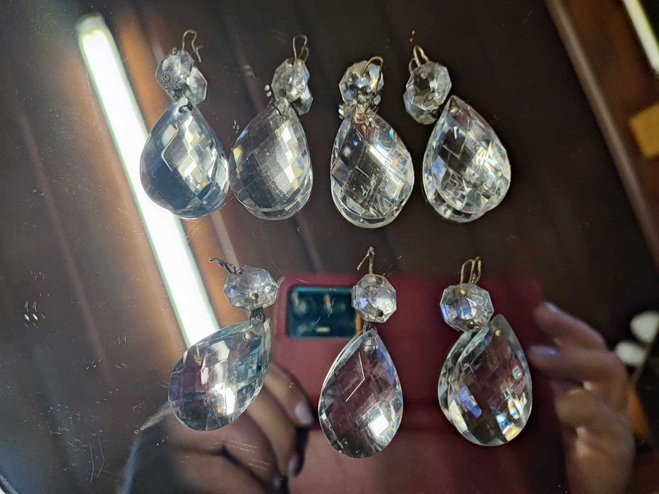 Stare kryształki szklane migdałki wys.6,4 cm.cena za 1 sztukę