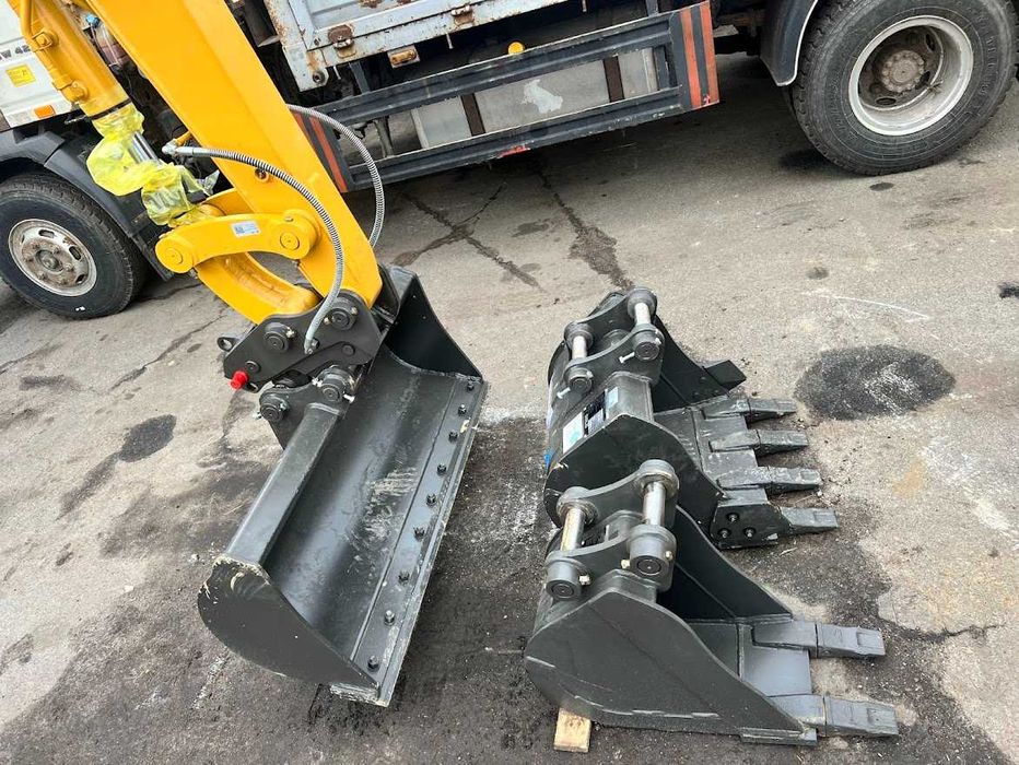 Гусеничний міні - екскаватор моделі E635F SDLG  (VOLVO GROUP)