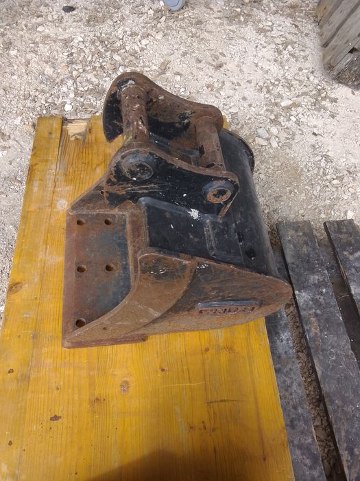 Baldes para escavadora giratória até 2T