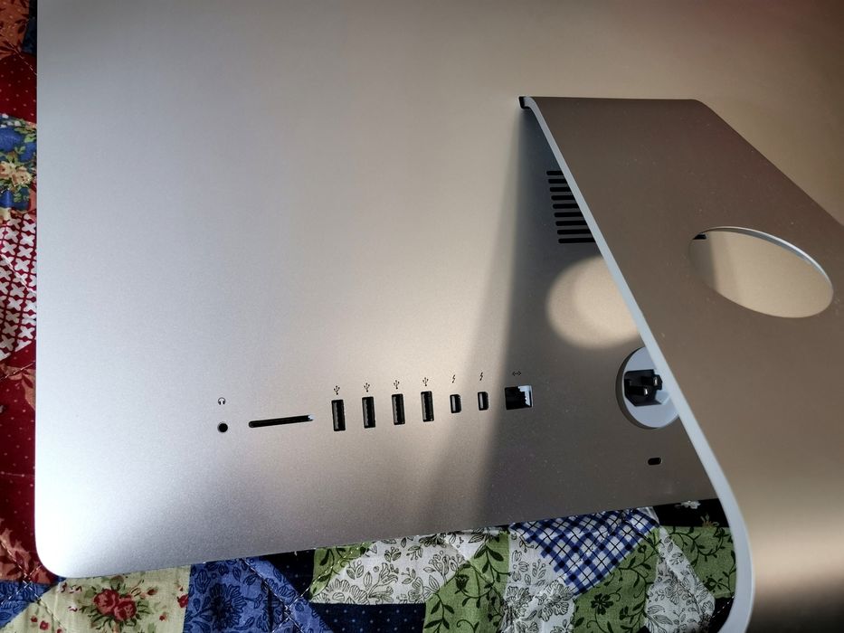 Apple iMac Retina 21.5" 4K,  Intel i7 5775R 3.3GHz, 16GB/ 1TB SSD m.2