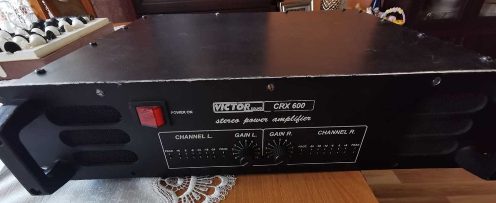 Końcówka mocy 2x300W VICTOR CRX 600
