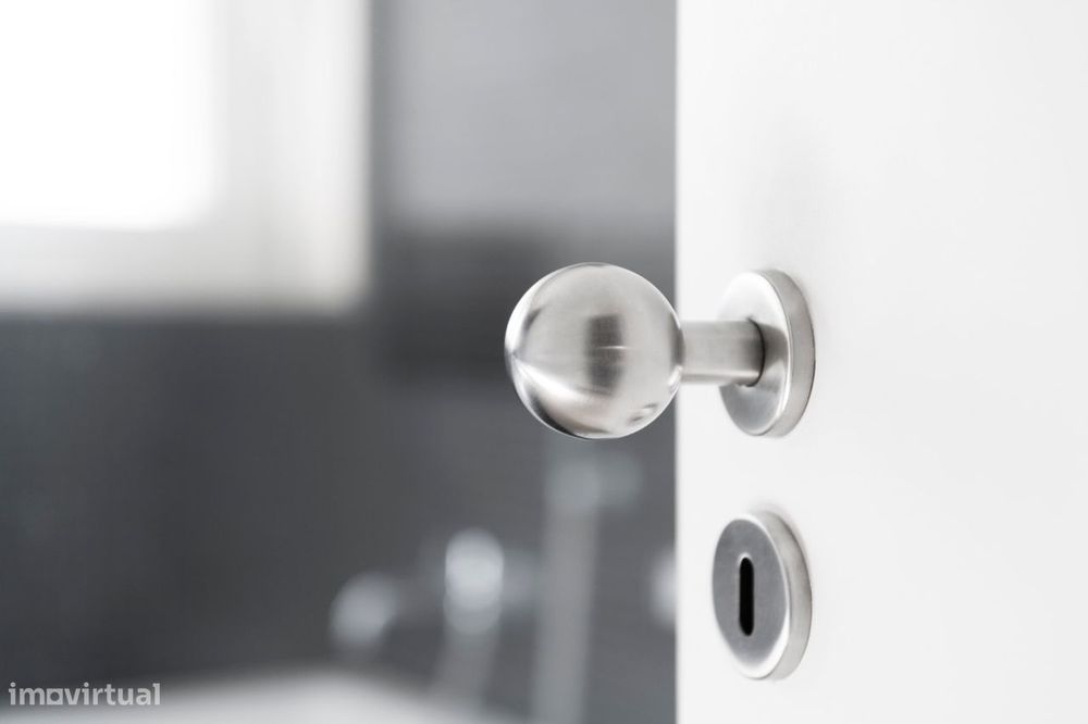 Apartamento no Chiado com 2 salas e 2 quartos e 2 lugares de estaciona