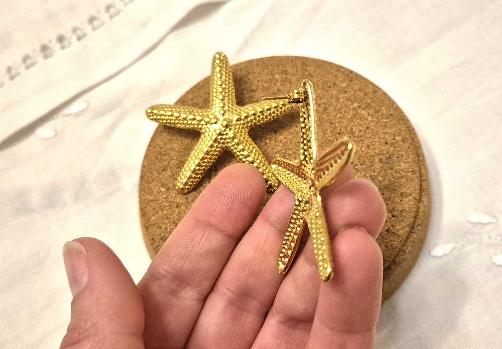 Brincos dourados em forma de estrelas do mar - novos
