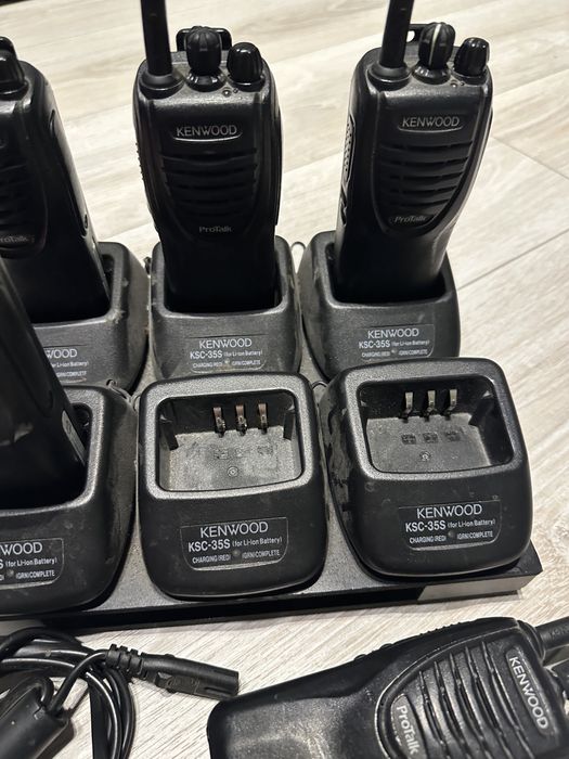 Zestaw radiotelefonów Kenwood + ładowarka na 6 sztuk