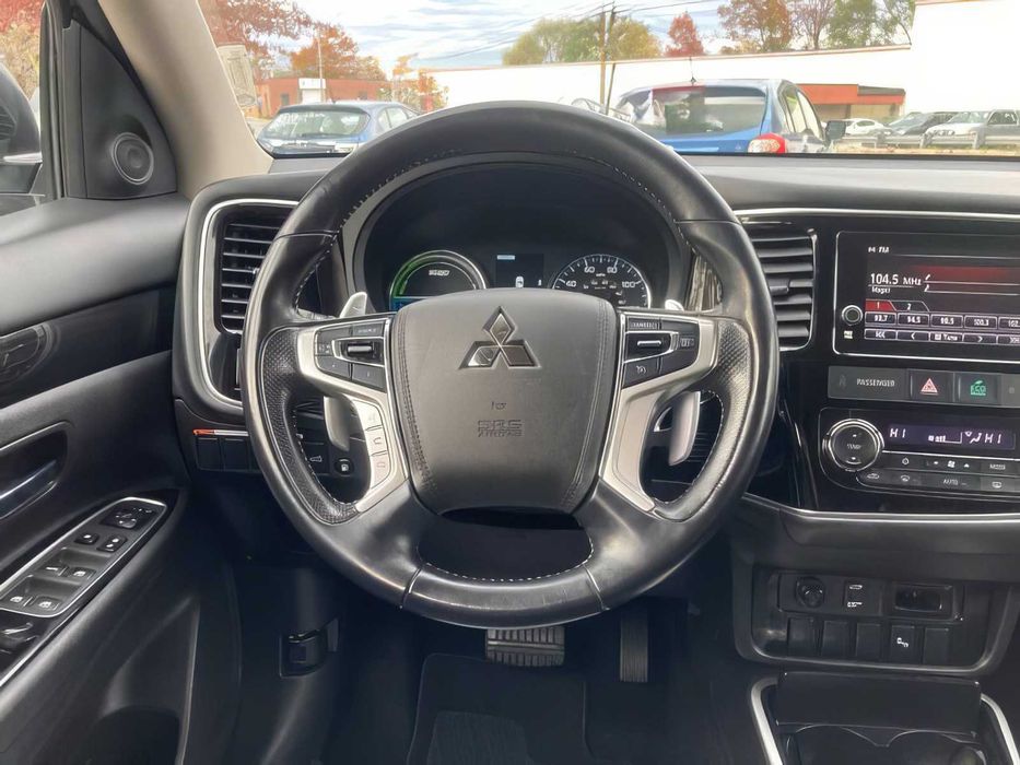 Mitsubishi Outlander SEL      2018