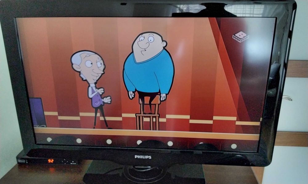 Tv PHILIPS 32'' czarny na szklanej podstawce