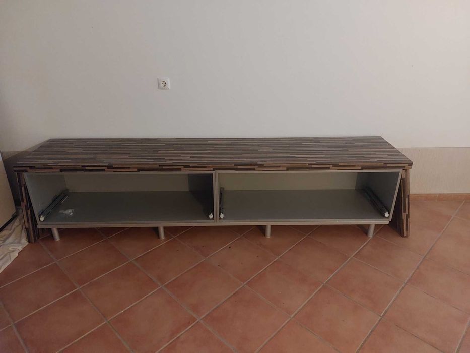 Armário de arrumação e/ou armário de TV