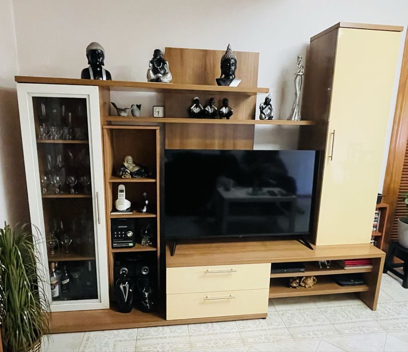 Estante de sala para Tv com 2 gavetas