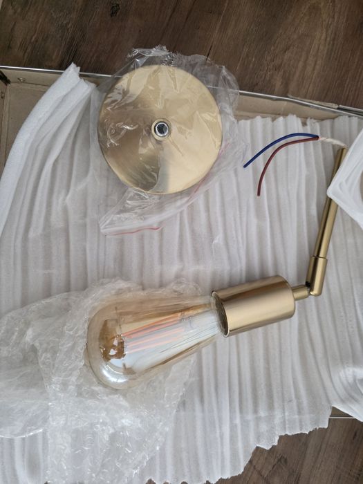 Vendo par de candeeiro parede dourado