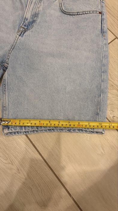 Szorty  jeansowe  Zara 42