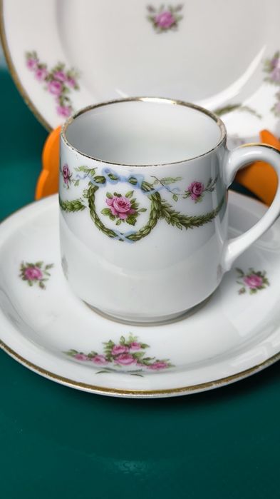 Zestaw porcelanowy dla śniadanie  S.T. Altmasser. Antyk.