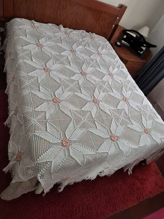 Colcha de renda em croche para cama de casal feita á mão