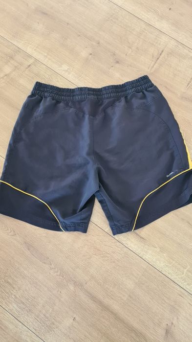 Krótkie spodenki Szorty Adidas. Climalite. Czarne. Żółte paski. Rozmia
