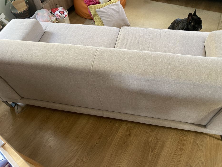 Dois sofas com proteccoes