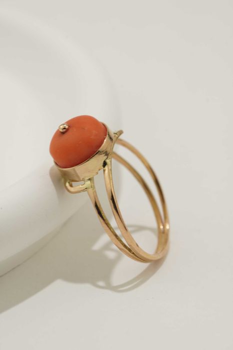 Złoty pierścionek z Koralem 14k 2.57g