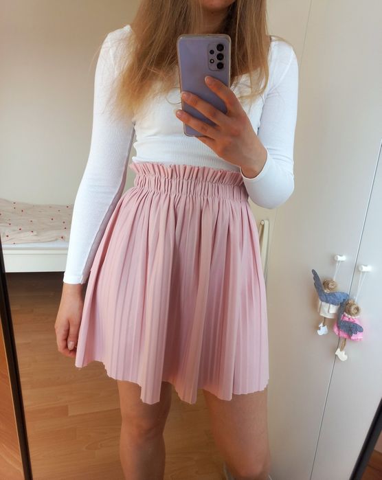 Różowa plisowana spódniczka