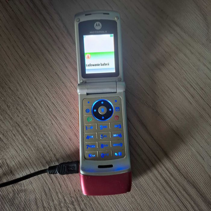 Stary telefon Motorola W375
